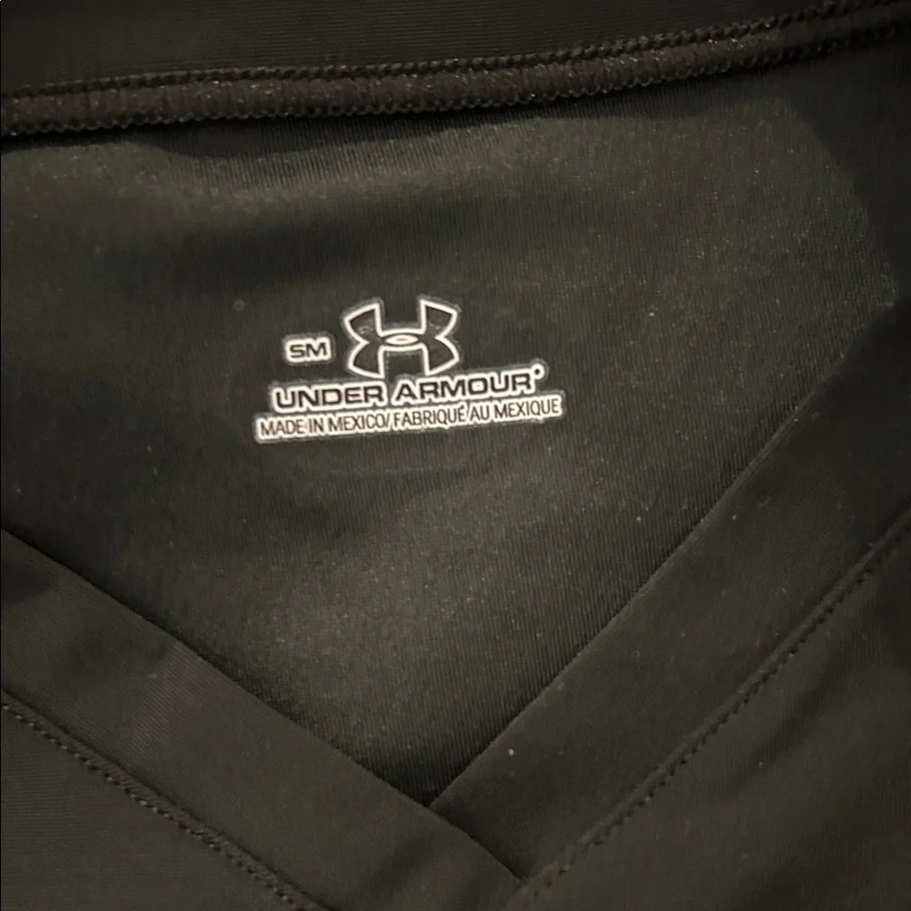 Under Armour HeatGear Black V-Neck Athletic Tee Women’s Small Workout Gym Shirt
